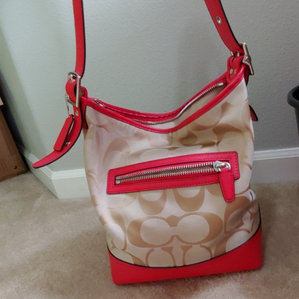 Coach Purse with adjustable strap!